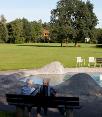 Älteres Paar im Park