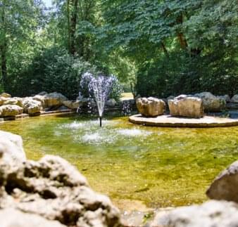 Brunnen am Teich