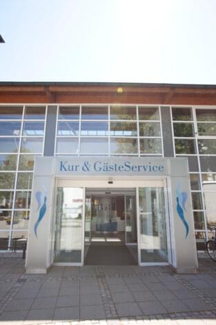 Eingang zum Kur- und Gästeservice