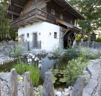 Gartenteich des Biergartens