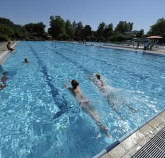 Schwimmerbecken im Freibad