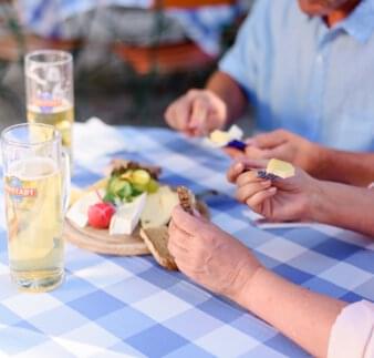 Kulinarisches - Brotzeit im Biergarten