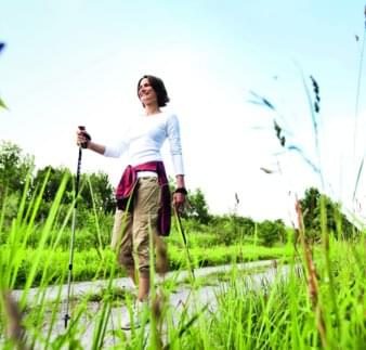 Nordic-Walking - Frau außerorts