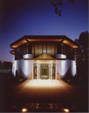 Spielbank - Eingang am Abend